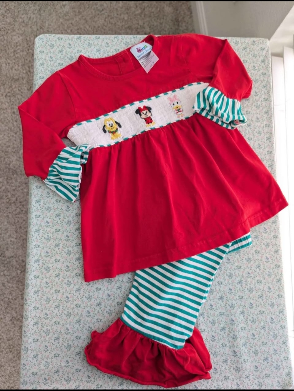 2T Disney Christmas Minnie Mouse And Friends Smocked Set